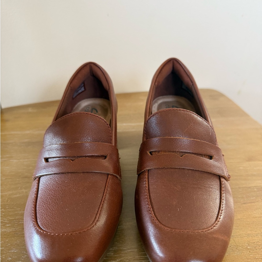 Clarks Women’s Tan Leather Loafer